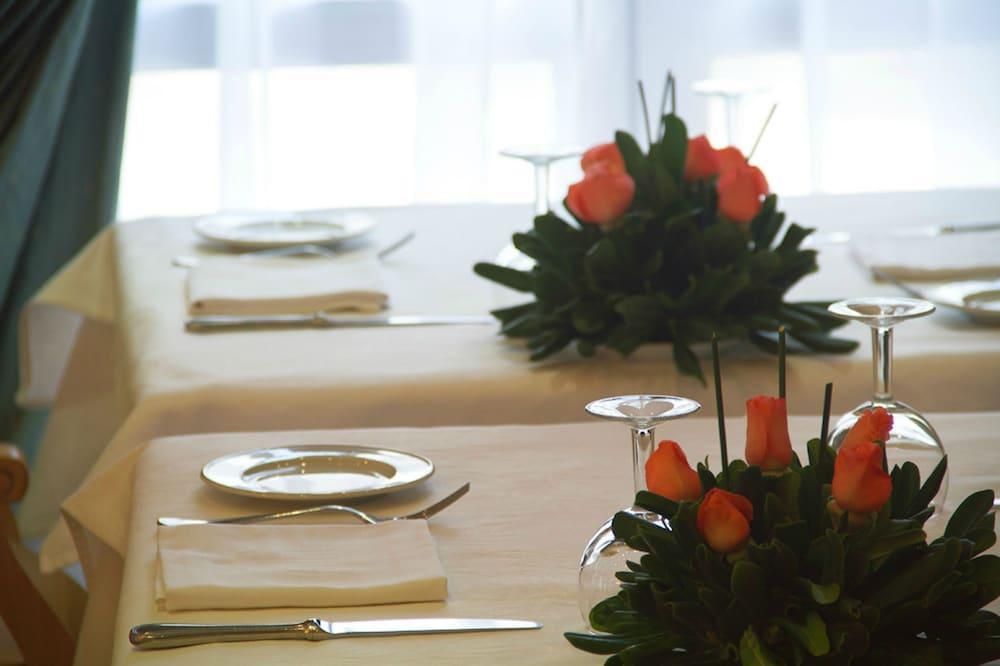 Acropole Hotel 4*