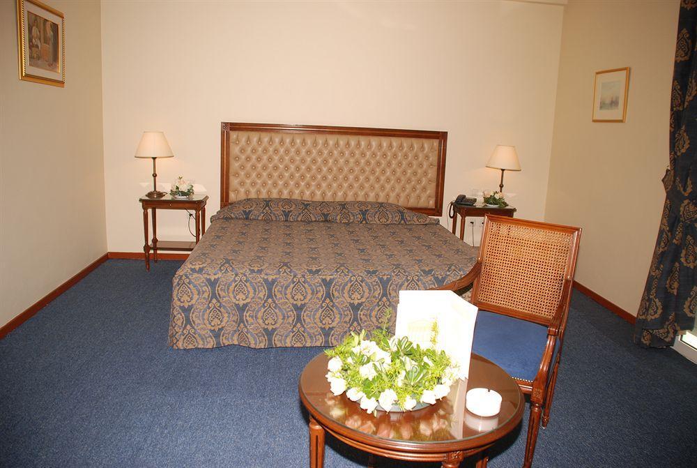 Acropole 4*
