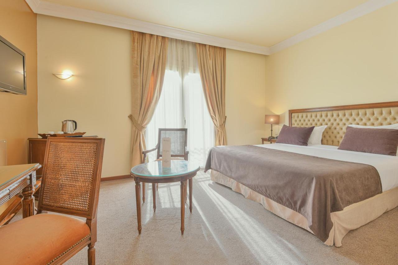 Acropole 4*